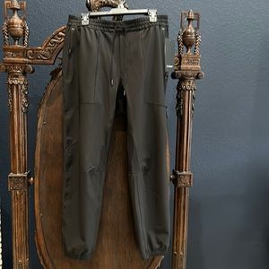 NWT- Men’s Lululemon “License to Train”.